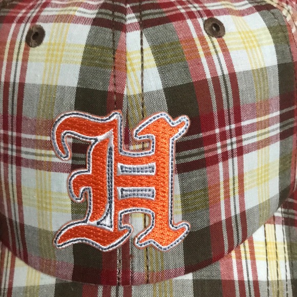 Hooters Hat - Picture 2 of 7